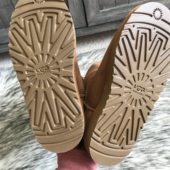 ✨Brand New Kids UGG Classic Tall Boots in Chestnut - Picture 7 of 7